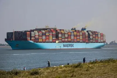 rotterdam containerschip rotterdamse haven maasvlakte containers foto arie kievit