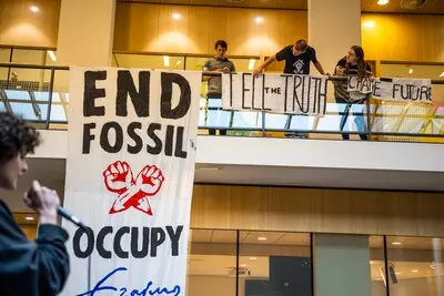 serie afgekocht actie van occupy erasmus extinction rebellion bezetten gebouw op de campus van de erasmus universiteit in rotterdam foto frank de roo