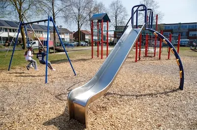 serie afgekocht adr opdrachtnr dg20250411 0003 ede 11 04 2025 speeltuin heidebloempje lomboklaan metalen glijbaan wordt heet bij gebruik t b v de gelderlander dgfoto de valllei foto herman stover