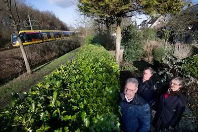 serie afgekocht nieuwegein bewoners uit de bruijnstraat hebben geluidsoverlast van de tram op de voorgrond frans kofflard foto william hooggteyling