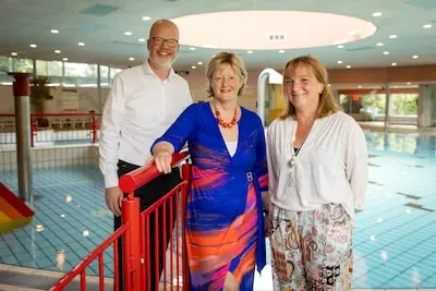 vlaardingen zwembad groenoord ondertekenmoment start renovatie en uitbreiding zwembad groenoord