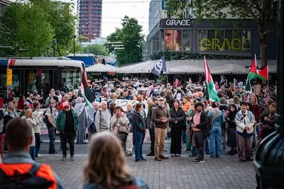 zo n 150 actievoerders bezetten een deel van de coolsingel
