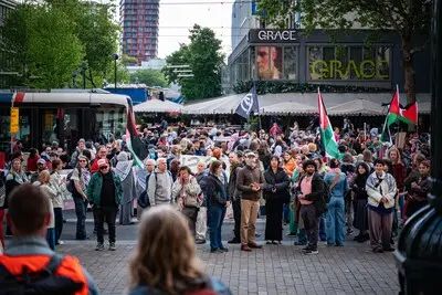 zo n 150 actievoerders bezetten een deel van de coolsingel