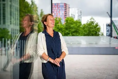 ar20250507 2530 anna visser verloor haar man ging wandelen naar compostella en schreef een boek