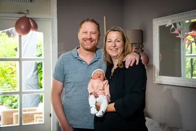 ar20250605 0200 baby milou geboren op dezelfde dag als mama en papa