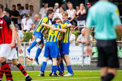 ar20250612 0906 delft 14 juni 2025 euforie na de 0 1 van 9 vladimiro vaz cante hillegersberg tijdens de finale 3e 4e klasse wedstrijd tussen ona en hillegersberg bij sportpark dhc brasserskade foto ron hoenson