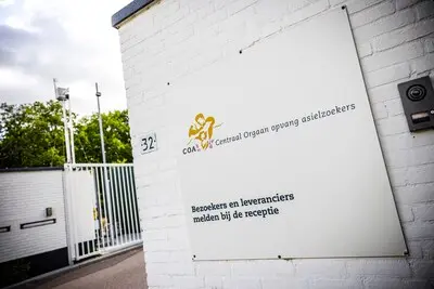 budel exterieur van asielzoekerscentrum cranendonck in budel het azc moet vanaf 2028 verdwijnen en wordt weer onderdeel van defensie de huidige eigenaar van het terrein