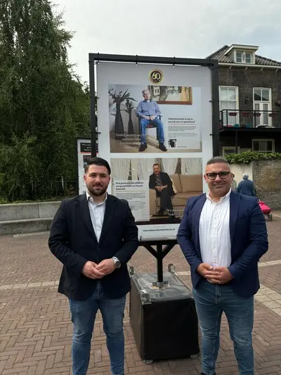 de tentoonstelling laat portretten en verhalen zien van gastarbeiders