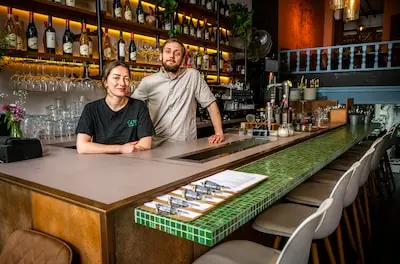 gouden pollepel goby bistro bar in kralingen ani matcharashvili eigenaar links achi tsetskhladze eigenaar chef foto frank de roo