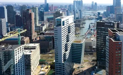 het gebouw blaak555 ooit het hoofdkantoor van fortis komt in handen van rederij msc