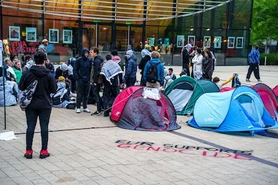 het tentenkamp bij de erasmus universiteit bij het begin van de actie