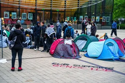 het tentenkamp bij de erasmus universiteit bij het begin van de actie