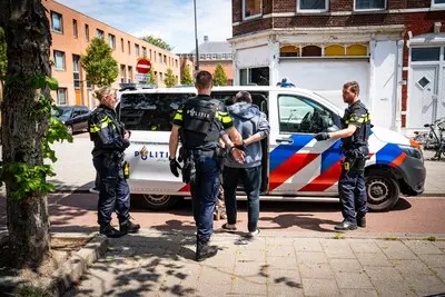in het pand werden nog eens drie aanhouding verricht voor stroomdiefstal