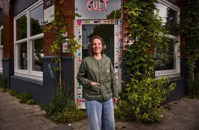 nederland rotterdam 05 06 2025 marijn hermans gaat van bar cult een vrouwensportsbar maken tijdens het ek foto jan de groen