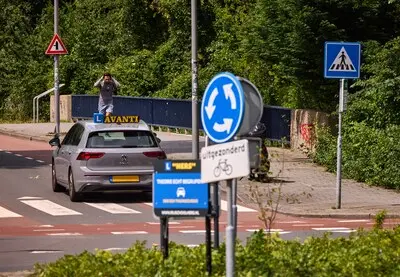 nederland rotterdam 06 06 2025 lesautos vlakbij het cbr bij de gordelweg foto jan de groen
