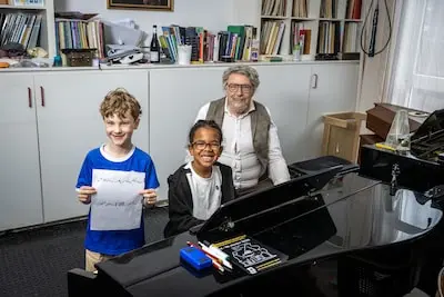pianoles van docent art op rotterdam zuid foto frank de roo