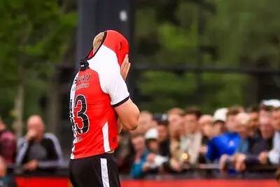 rotterdam 03 06 2025 varkenoord season 2024 2025 betnation tweede divisie football promotion relegation play off feyenoord u21 jong sparta red card player of feyenoord jan plug
