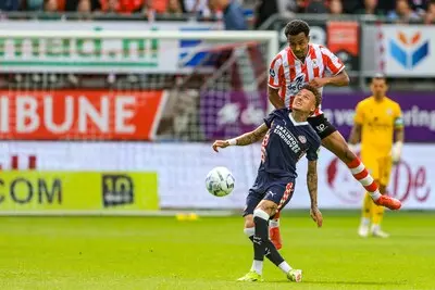 rotterdam 18 05 25 stadium het kasteel dutch eredivisie season 2024 2025 sparta rotterdam psv sparta player marvin young psv player noa lang