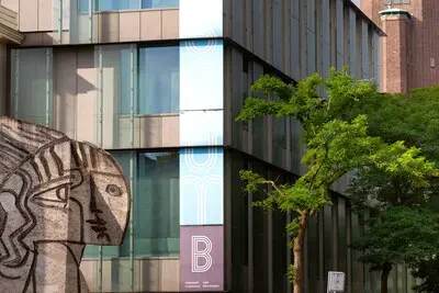 rotterdam de glazen uitbouw van museum boijmans van beuningen het museum wil de glazen uitbouw slopen het museum is tijdelijk gesloten vanwege een renovatie en asbestsanering foto bart hoogveld