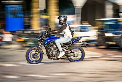 serie afgekocht adr luidruchtige en hardrijdende auto s en motoren veroorzaken veel overlast in het centrum van rotterdam geen naamsvermelding svp