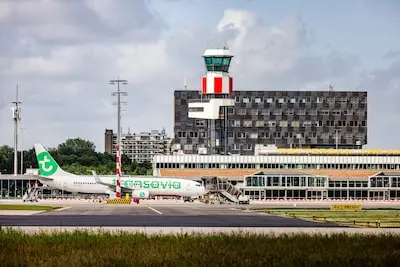 serie afgekocht adr nlbeeld jg20250526 001 rotterdam exterieur van luchthaven rotterdam the hague airport in rotterdam