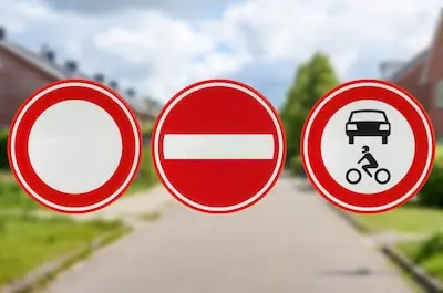 straat met de verbodsborden c1 c2 en c12