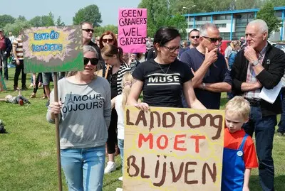 vopu rozenburg landtong protest tegen de bouw op de landtong