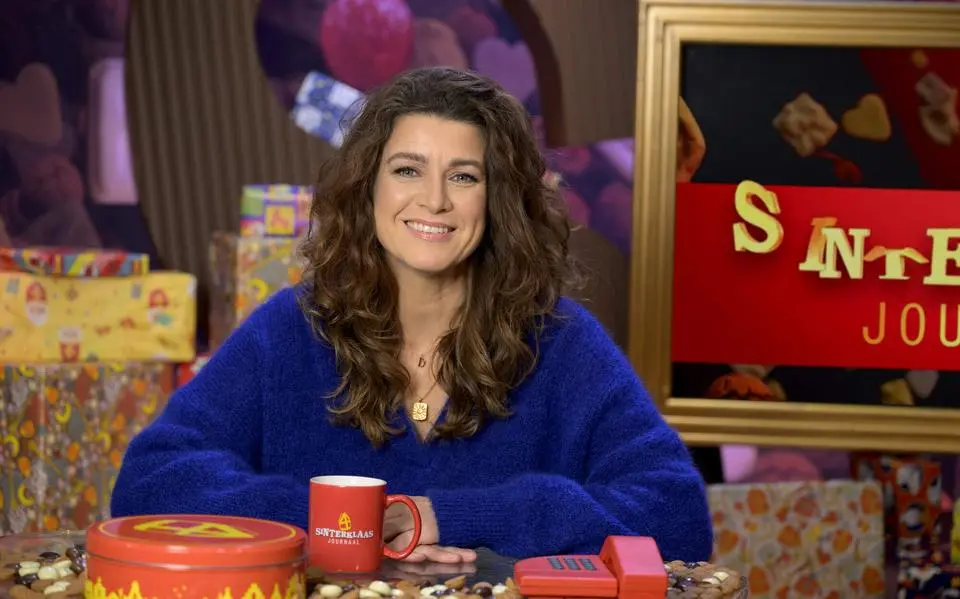 merel westrik presenteert het sinterklaasjournaal liggend close