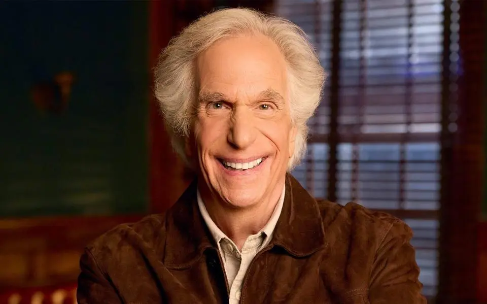henry20breed20lachend20staand winkler s01 e01 perilous play