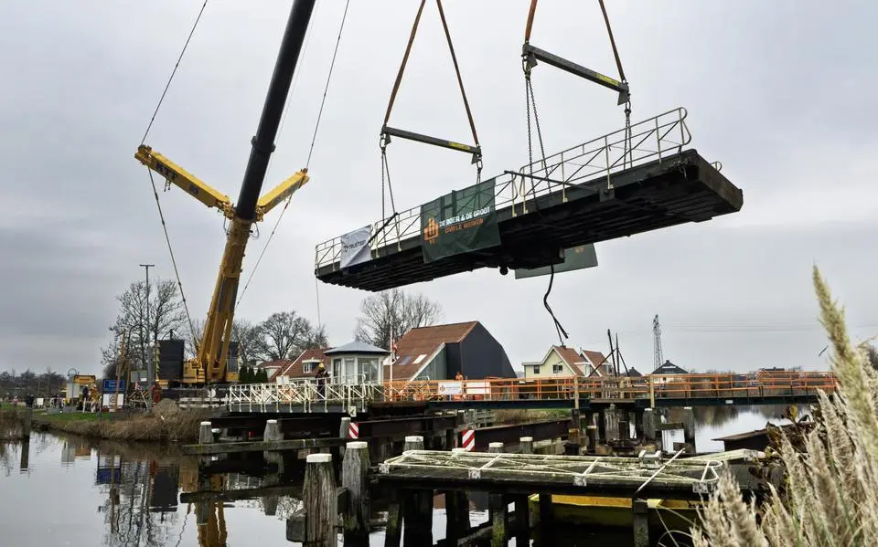 wegtakelen20van20de20brug20tussen20hempens20en20teerns
