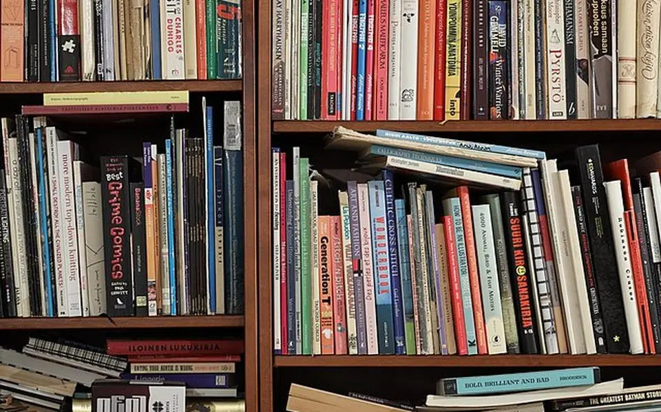 bookshelf sharpness
