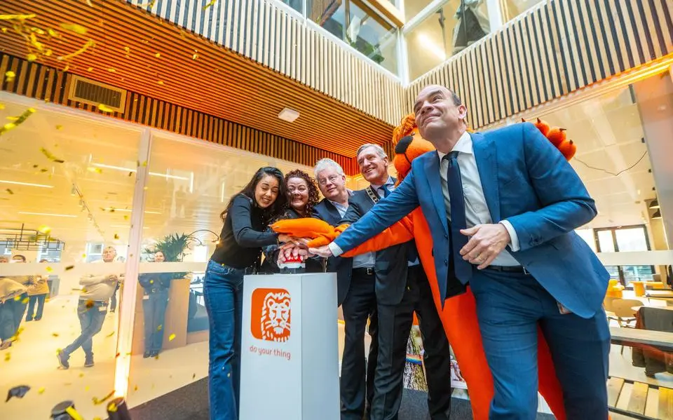 foto opening reviusstraat