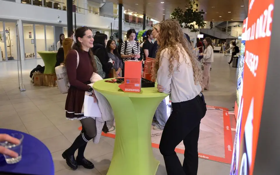 student20en20werkgever20in20gesprek20tijdens20het20wrkevent20international20talent20in20leeuwarden