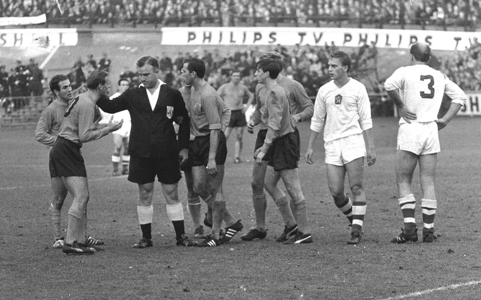 cruijff20uit20het20veld20gestuurd
