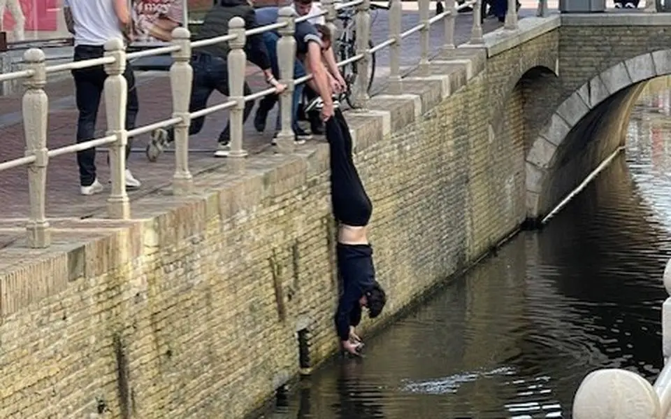 duif20gered20uit20gracht