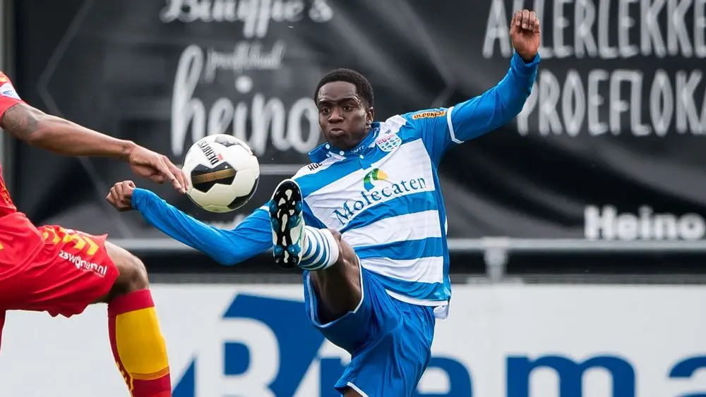 Queensy Menig aanvaller pec zwolle