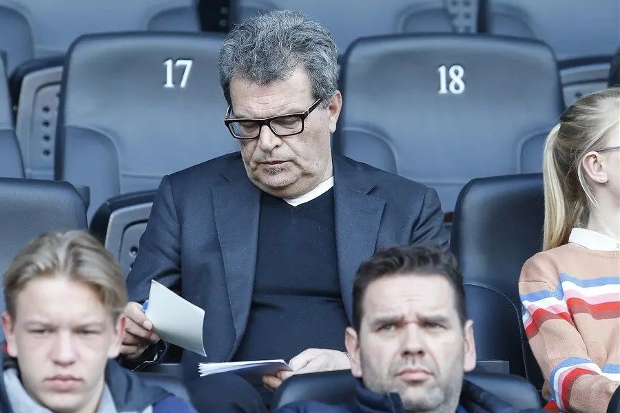 Ted van Leeuwen tribune Heracles Heerenveen