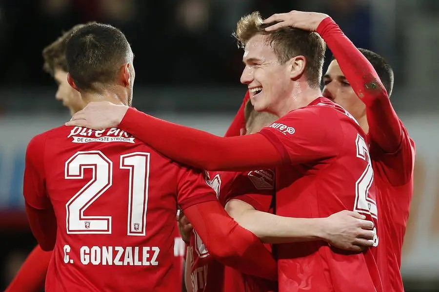 bijen vieren doelpunt fc twente volendam 2019