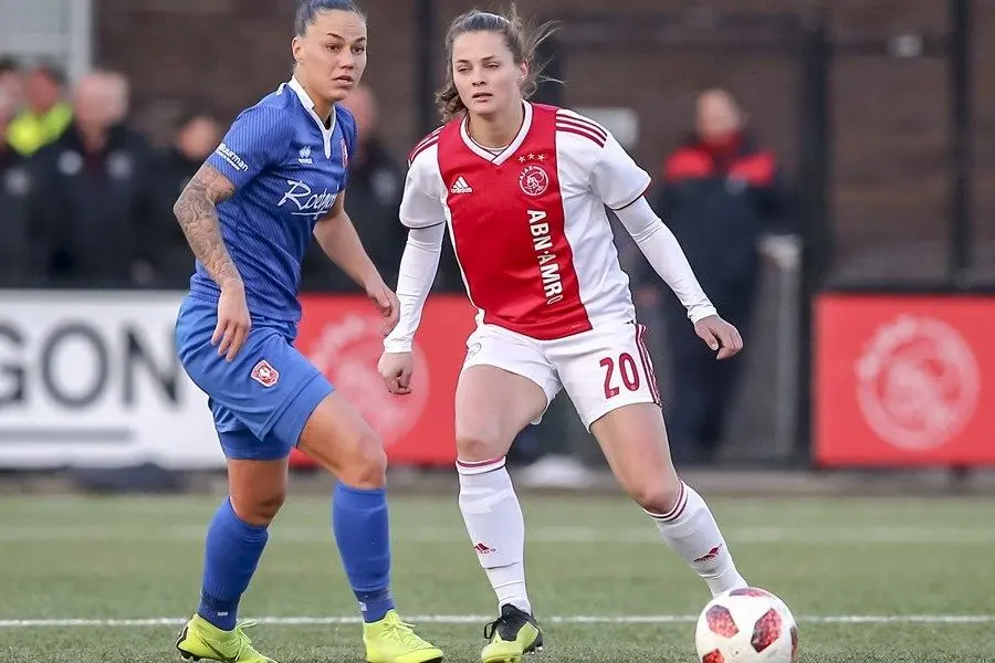 blom bakker twentevrouwen ajax