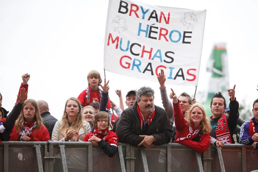bryan ruiz hero gracias 2011