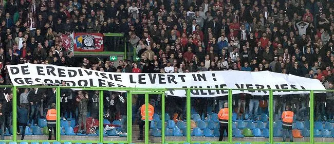 de eredivisie levert in gecondoleerd met jullie verlies spandoek vak p supporters