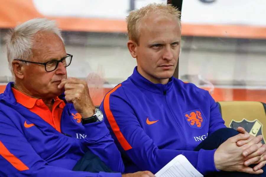 foppe de haan arjan veurink nederlands vrouwenelftal oranjeleeuwinnen oefeninterland nederland japan