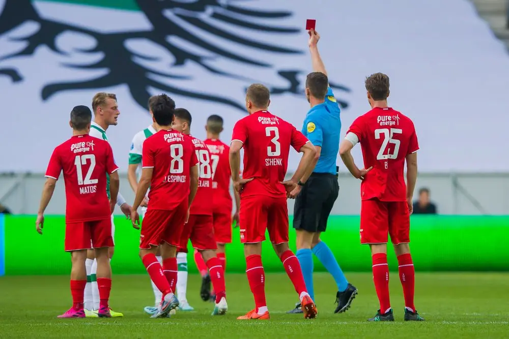 rode kaart fc groningen fc twente 2019 2020