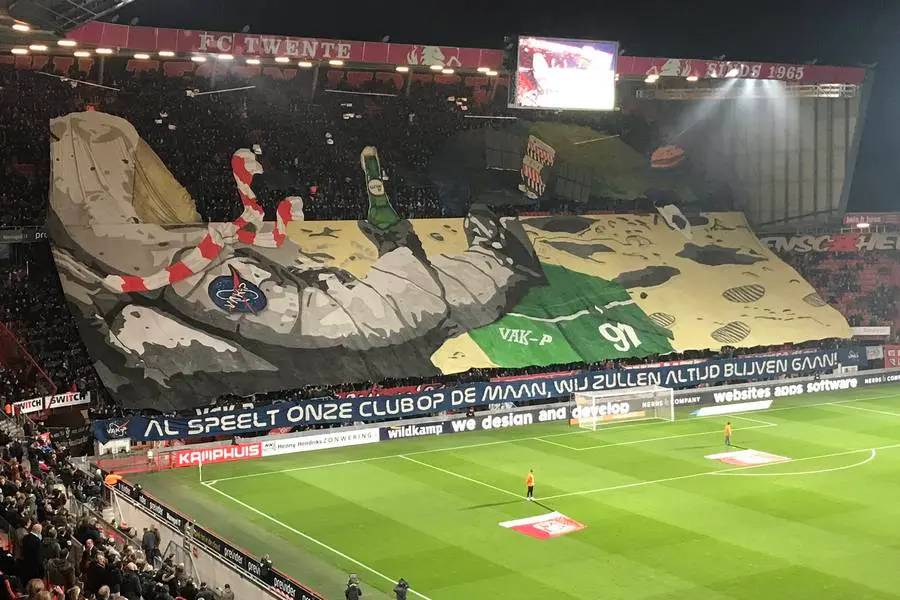sfeeractie vak p ultras spandoek fc twente eindhoven 2019