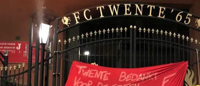 spandoek fc twente fc utrecht bedankt voor de centen supporters