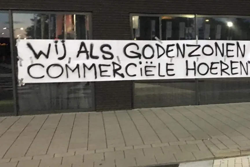 spandoek heracles almelo stadion