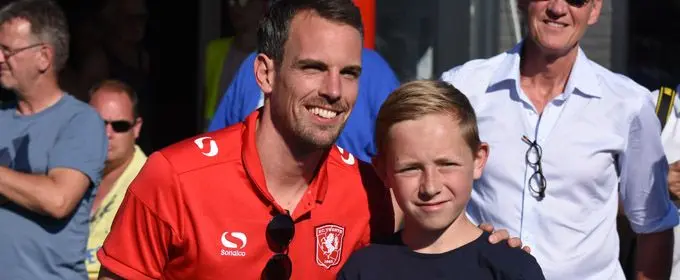 wout brama poseren supporter fc twente gfc