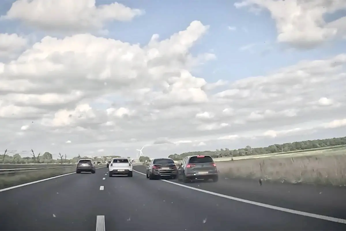 thumb_vk_Belgische_YouTuber_laat_zien_hoe_Squeeze_Team_NL_lak_heeft_aan_regels_en_levens