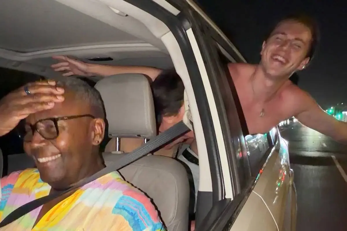 thumb_viraal_uber_driver_bob_vrienden