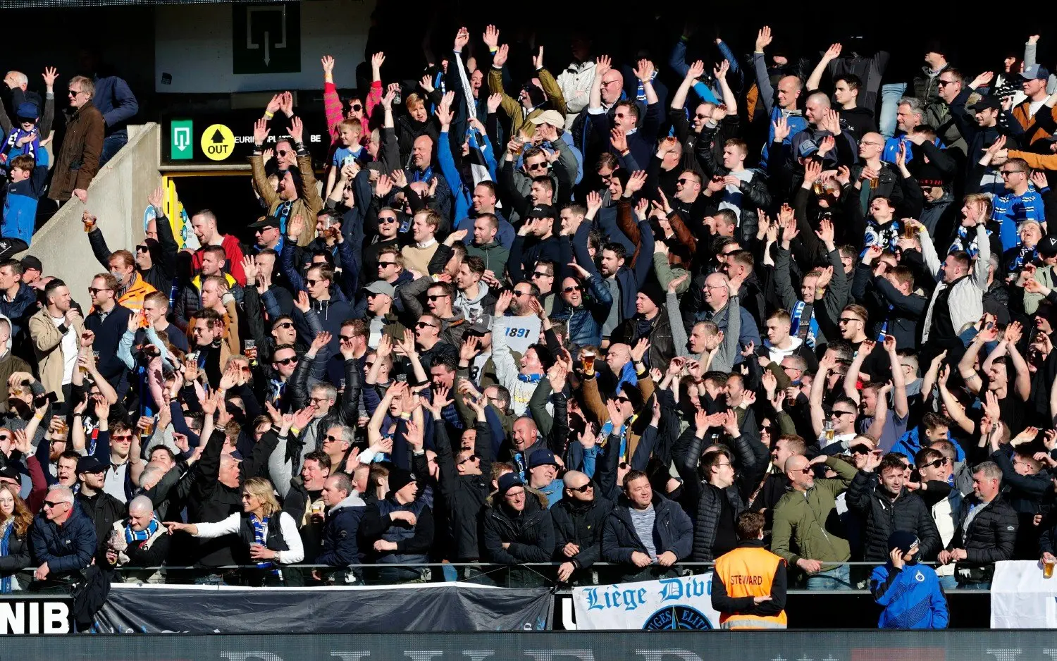 220305clubfans
